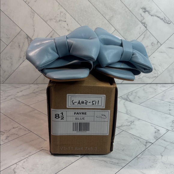 NWT Journee Collection Women Fayre Light Blue Faux Leather Slide Sandal Size 8.5 - Picture 8 of 8